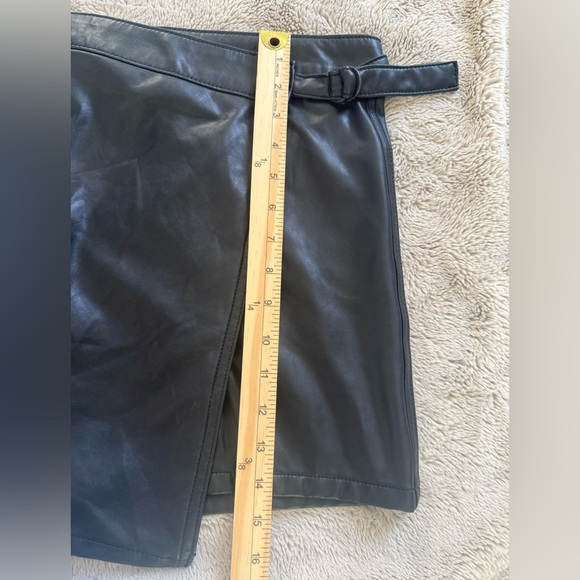 American Eagle Faux Leather High Rise Skort Sz 18 NWT Wrap Black - Picture 15 of 16